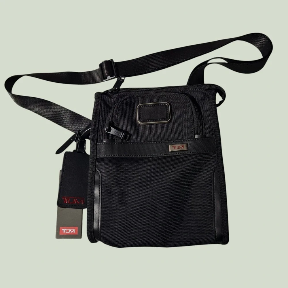 🌞 Tumi Men's Black Vertical Ballistic Nylon Shoulder Bag
